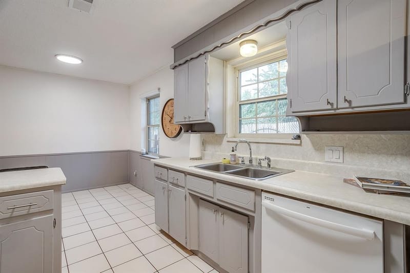 441 W Pleasantview Drive, Hurst TX 76054 - Photo 12