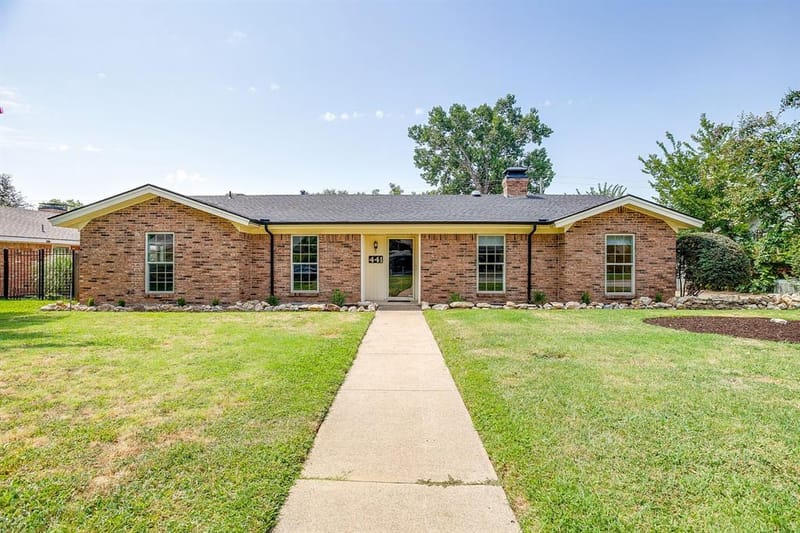 441 W Pleasantview Drive, Hurst TX 76054