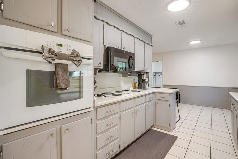 441 W Pleasantview Drive, Hurst TX 76054 - Photo 9