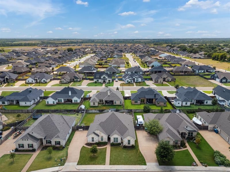 717 Wintergreen Drive, Hewitt TX 76643 - Photo 2