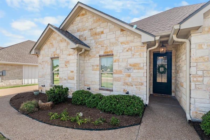 717 Wintergreen Drive, Hewitt TX 76643 - Photo 7