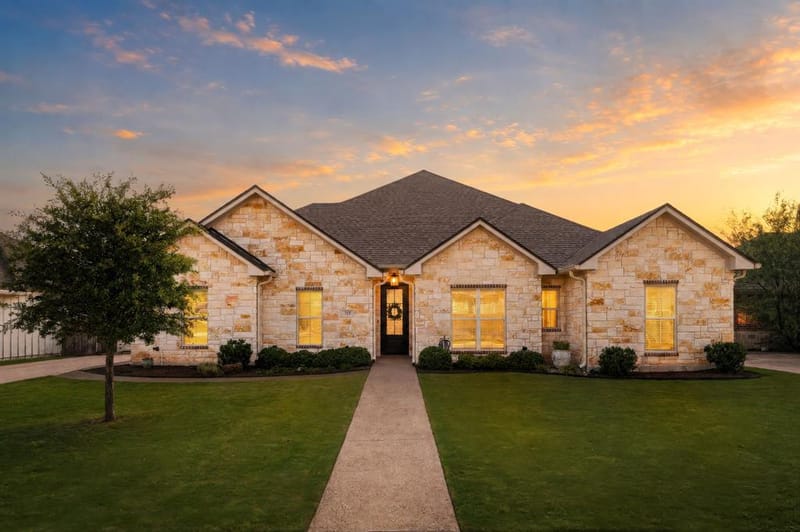 717 Wintergreen Drive, Hewitt TX 76643