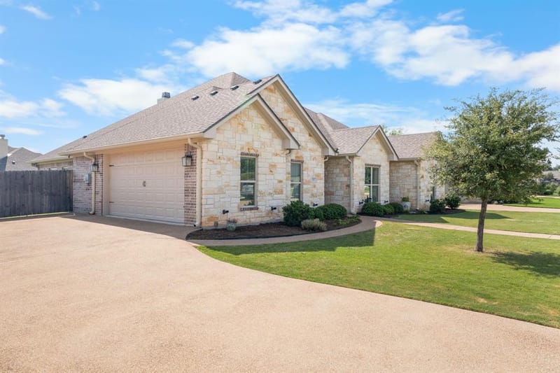 717 Wintergreen Drive, Hewitt TX 76643 - Photo 5