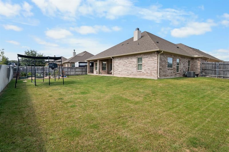 717 Wintergreen Drive, Hewitt TX 76643 - Photo 34