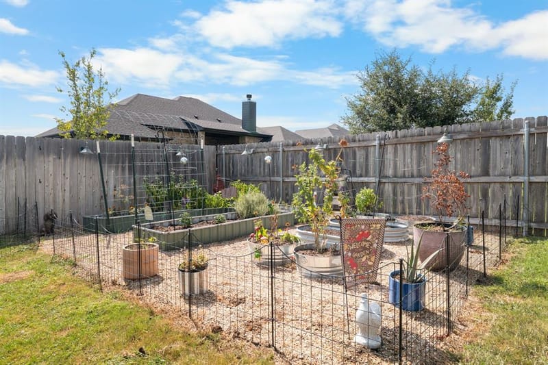 717 Wintergreen Drive, Hewitt TX 76643 - Photo 37