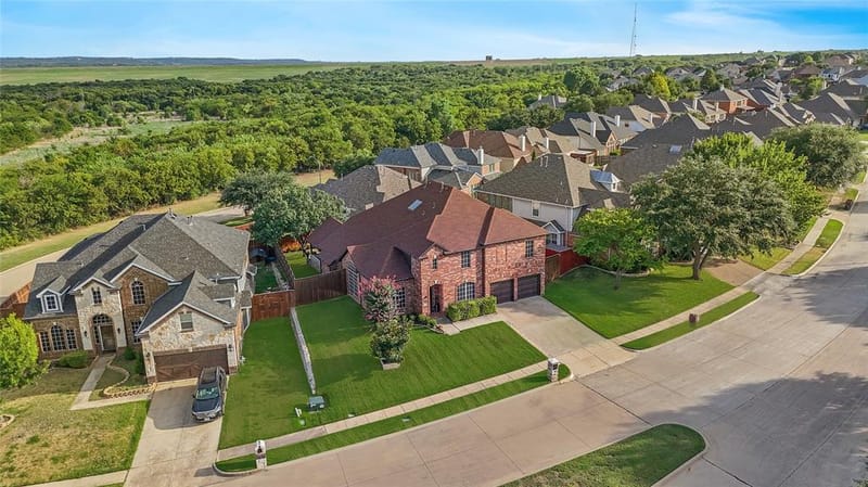 663 E Sandra Lane, Grand Prairie TX 75052 - Photo 2