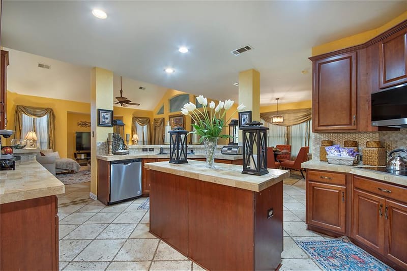 663 E Sandra Lane, Grand Prairie TX 75052 - Photo 17