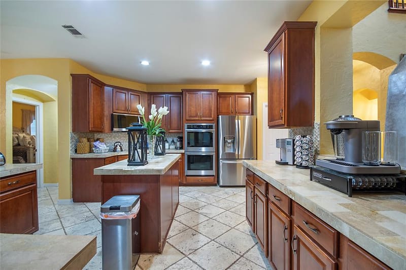 663 E Sandra Lane, Grand Prairie TX 75052 - Photo 16
