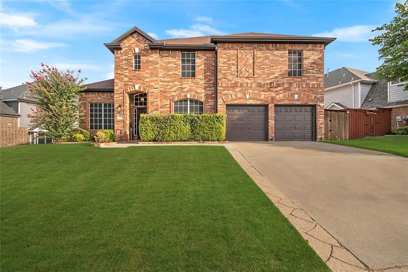 663 E Sandra Lane, Grand Prairie TX 75052