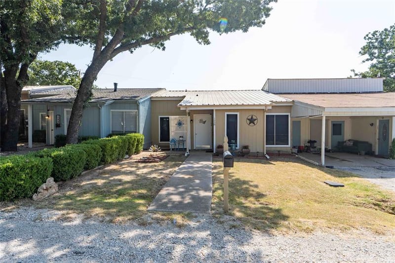 1229 Elm Court, Runaway Bay TX 76426