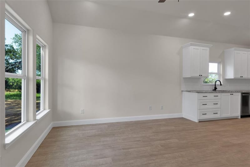 813 SW 28th Street, Mineral Wells TX 76067 - Photo 6
