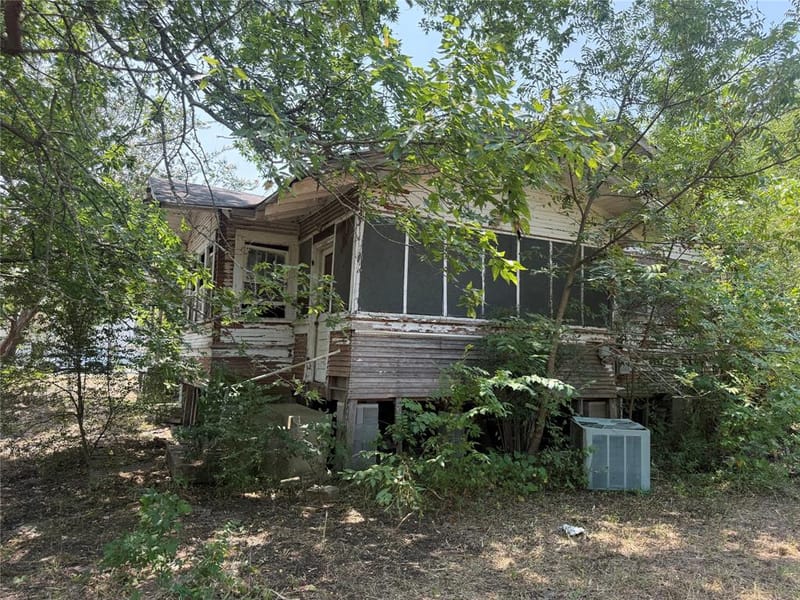 204 W Maple Street, Whitewright TX 75491 - Photo 16