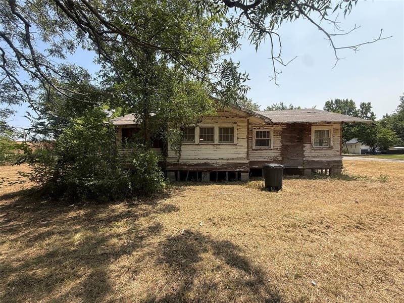 204 W Maple Street, Whitewright TX 75491 - Photo 3
