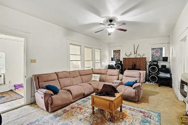 506 Woodard Avenue, Cleburne TX 76033 - Photo 2