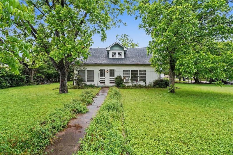506 Woodard Avenue, Cleburne TX 76033