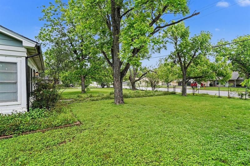 506 Woodard Avenue, Cleburne TX 76033 - Photo 28