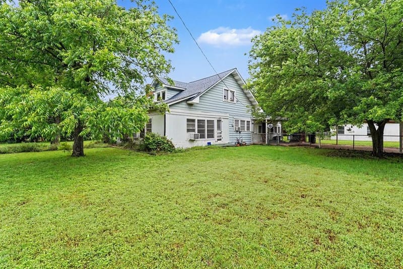 506 Woodard Avenue, Cleburne TX 76033 - Photo 8