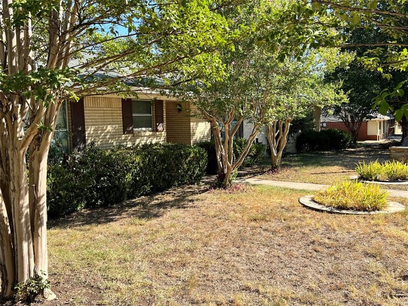 1206 Crestwood Drive, Cleburne TX 76033 - Photo 2