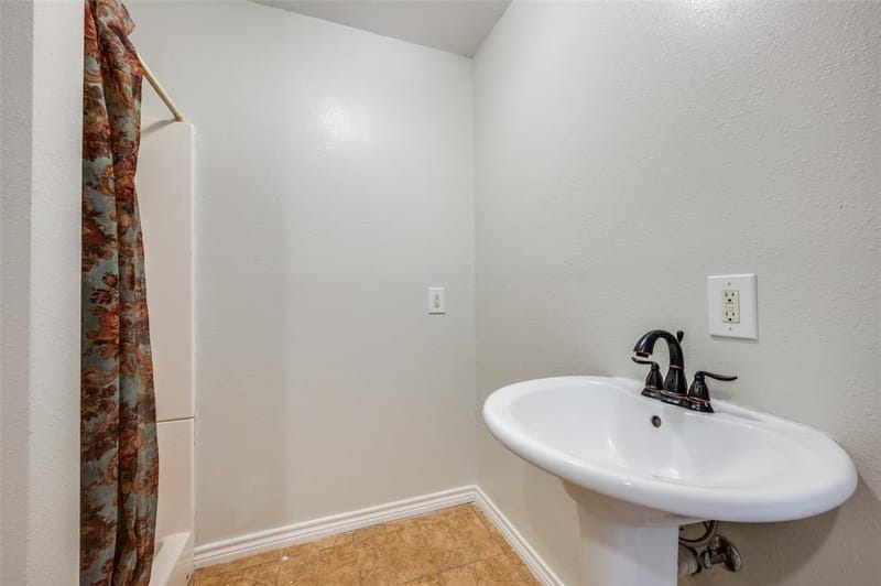 229 Quail Run Road, Valley View TX 76272 - Photo 28