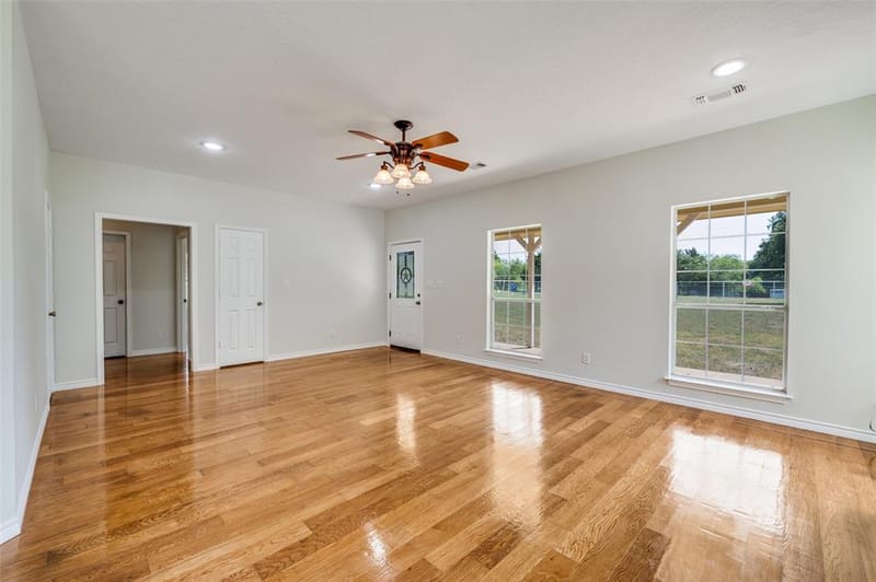 229 Quail Run Road, Valley View TX 76272 - Photo 9