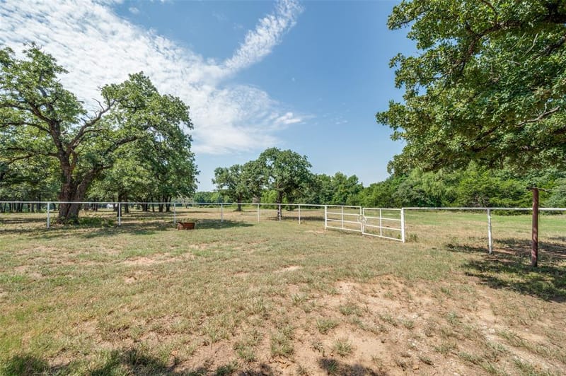 229 Quail Run Road, Valley View TX 76272 - Photo 37