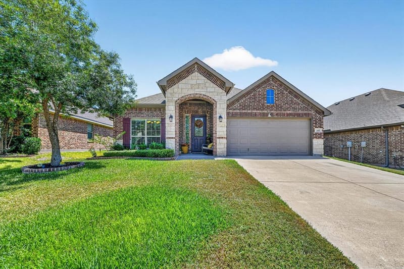 220 Carson Drive, Waxahachie TX 75167