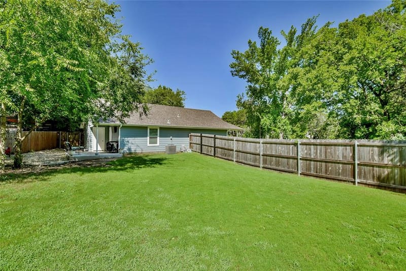 903 Comanche Cove Drive, Granbury TX 76048 - Photo 3