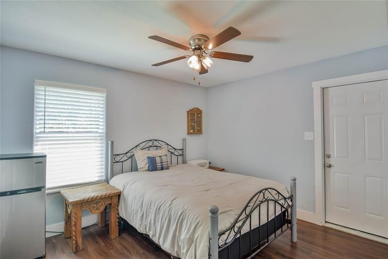 903 Comanche Cove Drive, Granbury TX 76048 - Photo 11