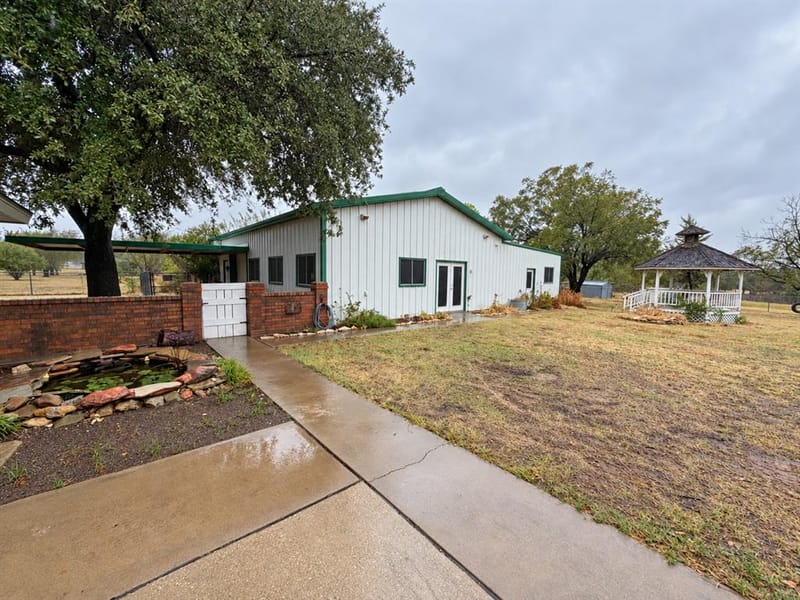 517 E Locust Street, Nocona TX 76255 - Photo 16
