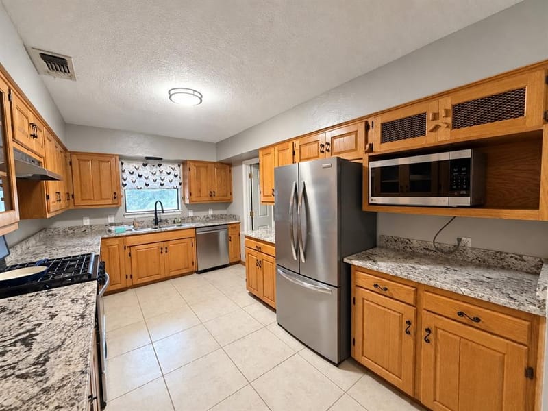 517 E Locust Street, Nocona TX 76255 - Photo 12