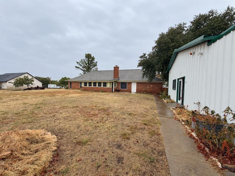 517 E Locust Street, Nocona TX 76255 - Photo 36