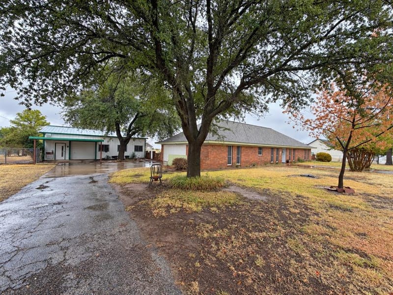 517 E Locust Street, Nocona TX 76255 - Photo 32