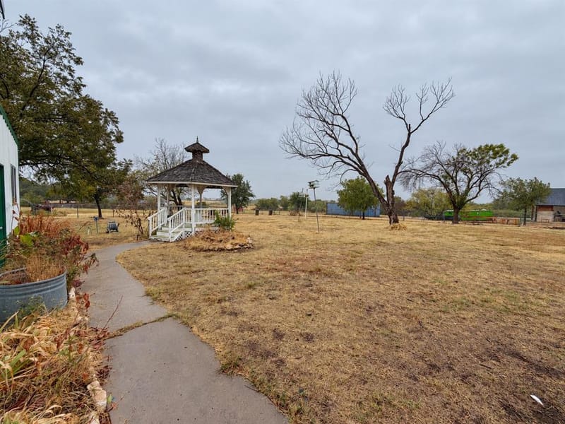 517 E Locust Street, Nocona TX 76255 - Photo 31