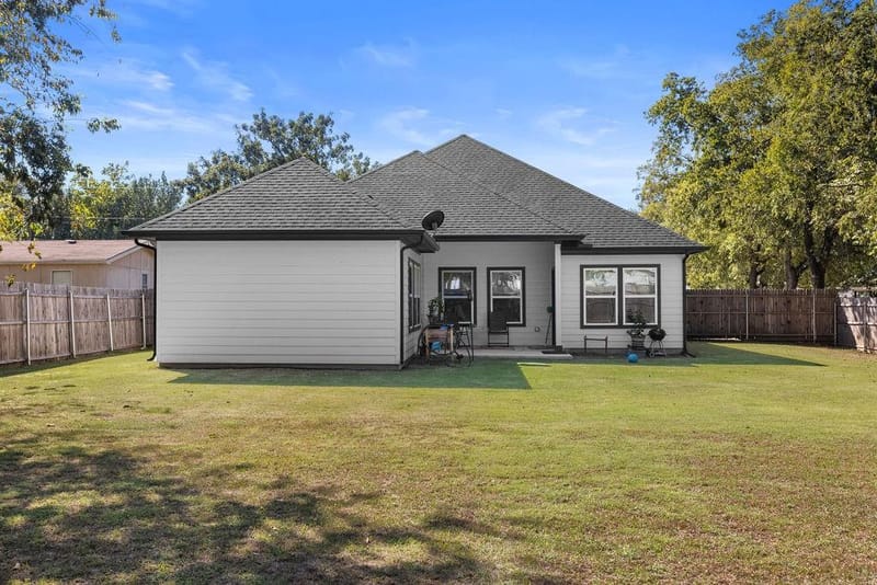 201 W South Street, Whitesboro TX 76273 - Photo 27