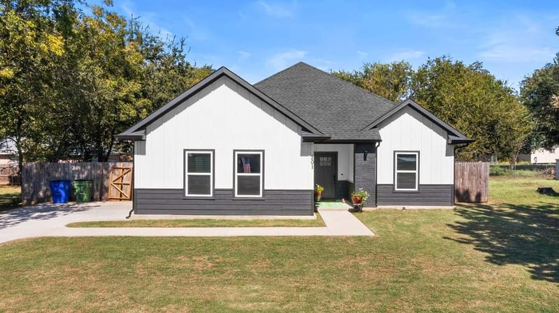 201 W South Street, Whitesboro TX 76273 - Photo 30