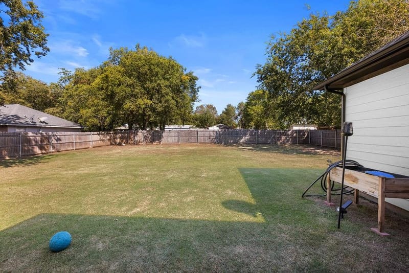 201 W South Street, Whitesboro TX 76273 - Photo 25