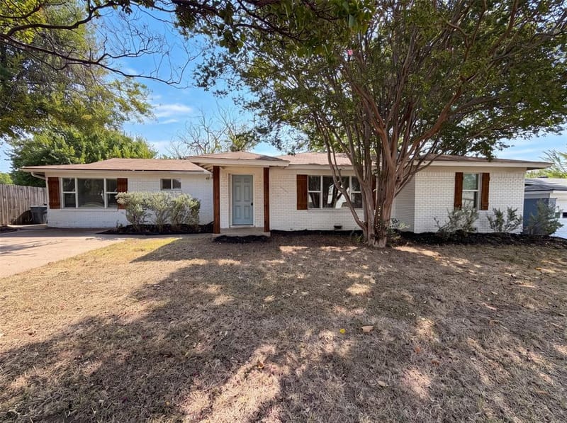 832 Central Drive, Bedford TX 76022