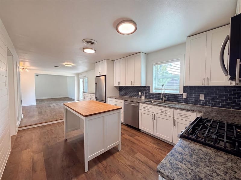 832 Central Drive, Bedford TX 76022 - Photo 10