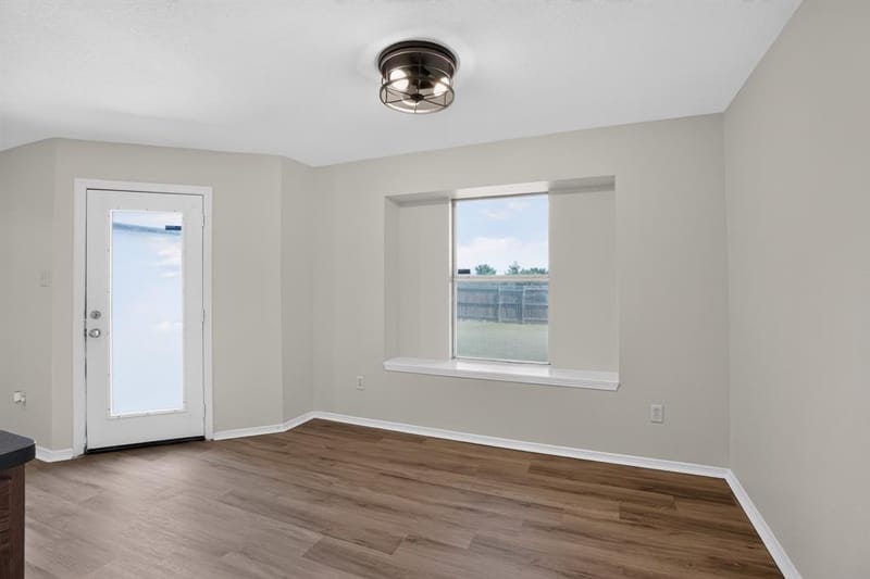 419 Murphy Road, Burleson TX 76028 - Photo 5