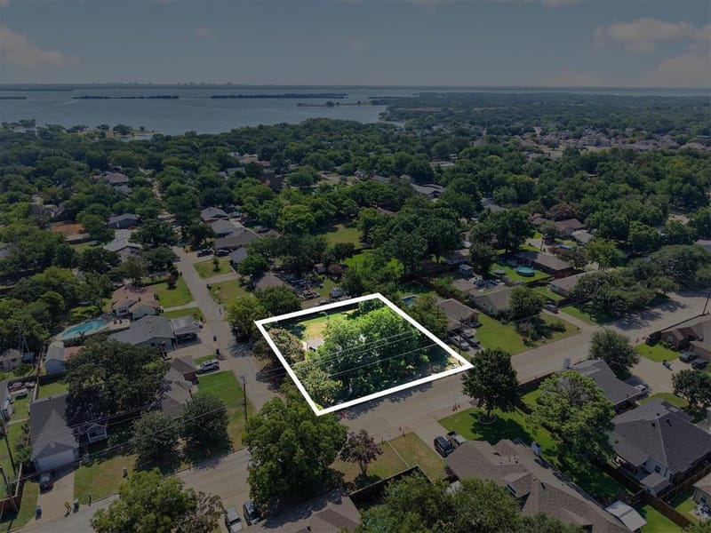 108 S Lakeview Drive, Lake Dallas TX 75065 - Photo 2