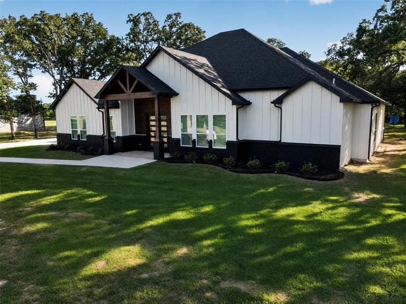 153 Crestview Drive, Corsicana TX 75109 - Photo 2