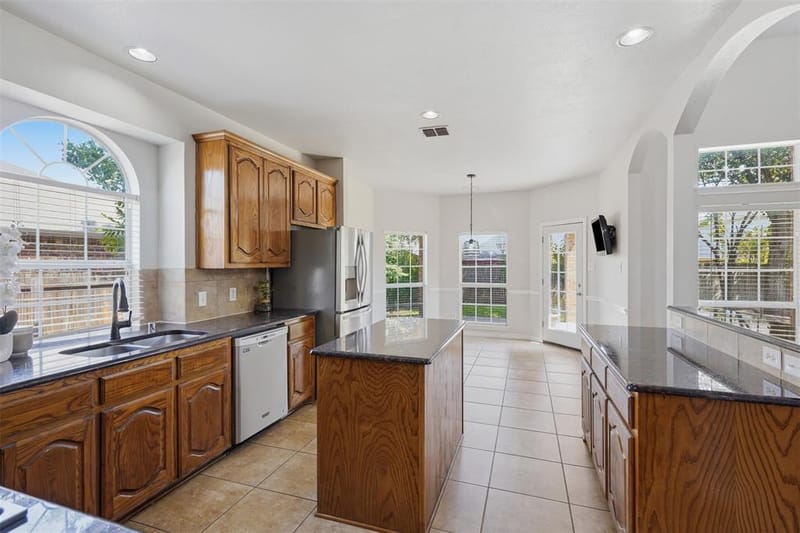 424 High Desert Drive, Fort Worth TX 76131 - Photo 11