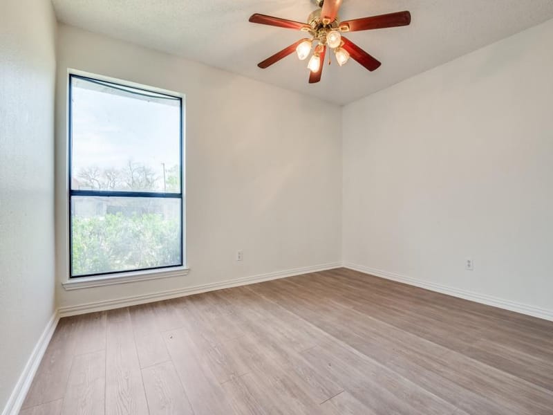 917 Westover Drive, Lancaster TX 75134 - Photo 6