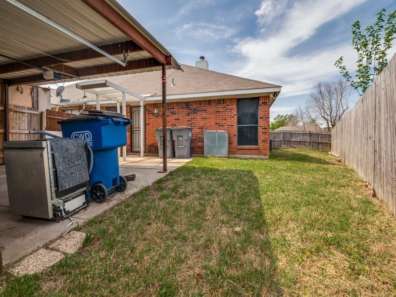 917 Westover Drive, Lancaster TX 75134 - Photo 12