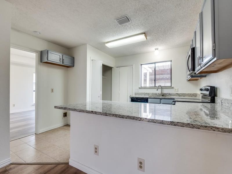 917 Westover Drive, Lancaster TX 75134 - Photo 4