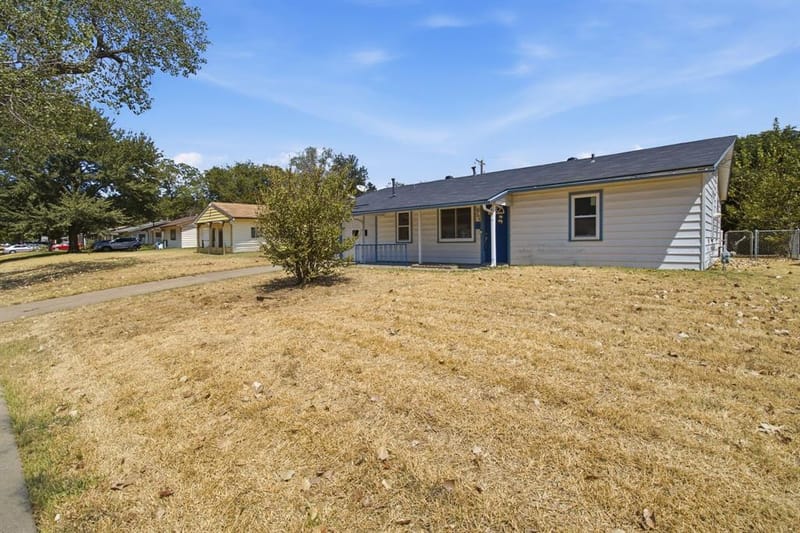 804 Aransas Drive, Euless TX 76039 - Photo 3