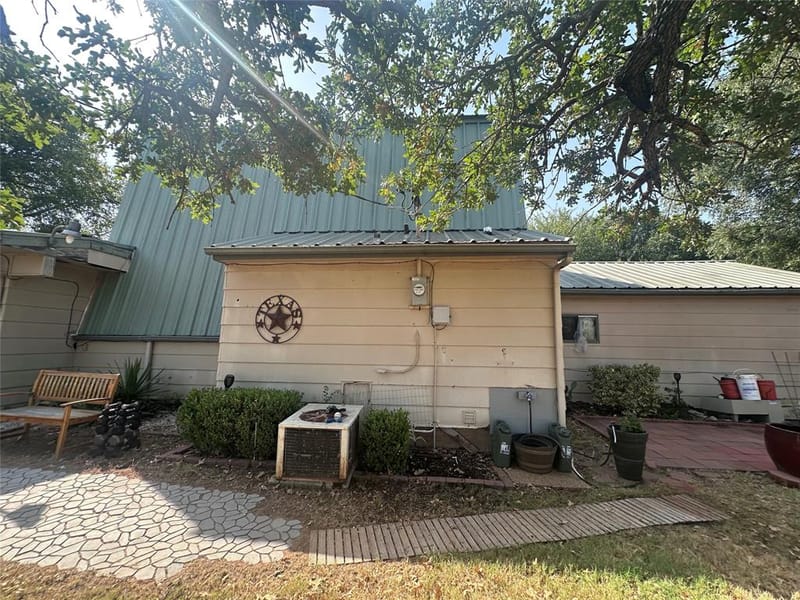 2709 Sky Harbour Drive, Granbury TX 76049 - Photo 19
