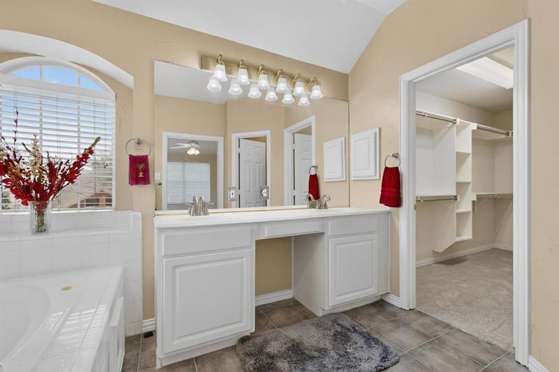 300 Cosbie Drive, Irving TX 75063 - Photo 23