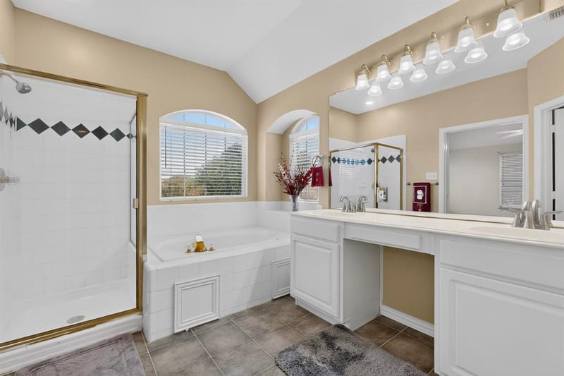 300 Cosbie Drive, Irving TX 75063 - Photo 22