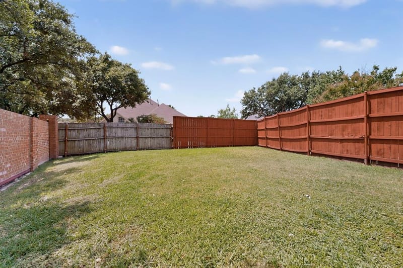 300 Cosbie Drive, Irving TX 75063 - Photo 32